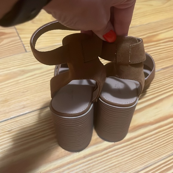 Universal Thread - sz 8- Etta ankle strap sandals - Picture 3 of 5